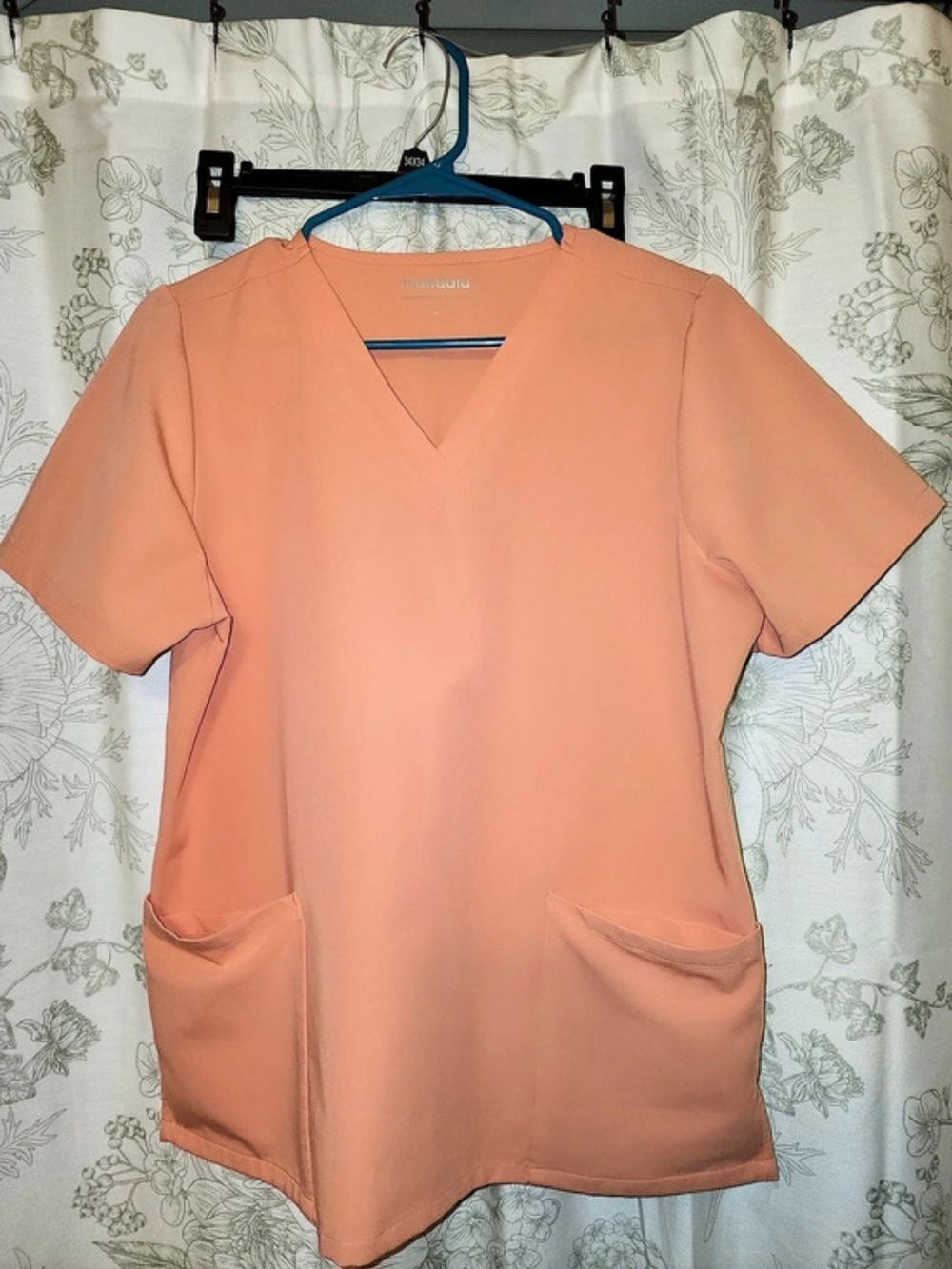 Mandala Classic V-Neck Scrub Top Short Sleeve V-Neck Top in Orange Size Medium